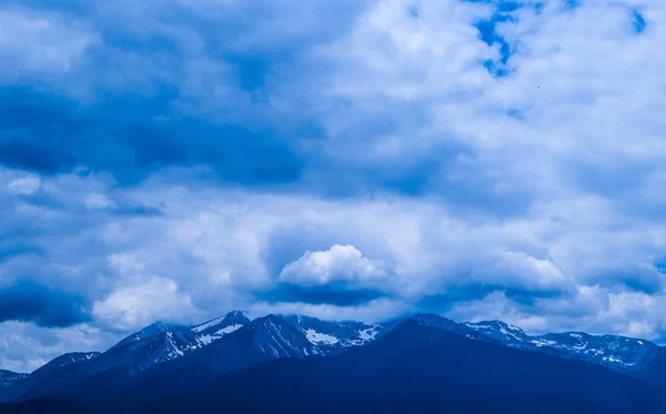 Фото Зображенням Красиві Туман Дощ Містик Гір Європи Альпах Таємничий — стокове фото