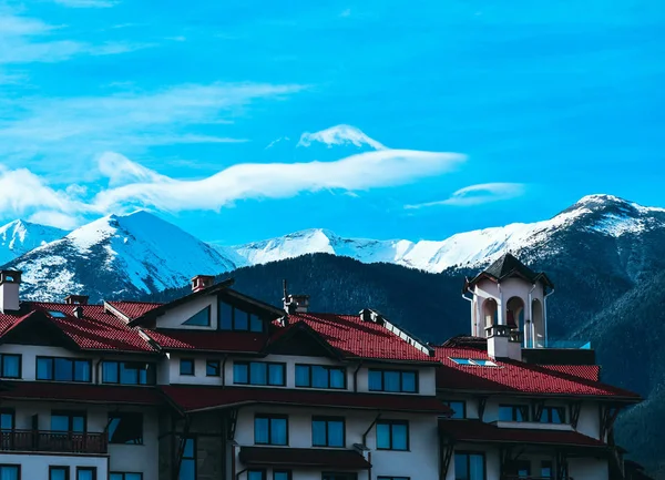 Montanha Neve Pico Casas Aldeia Alpinas Europa Cidade Velha Inverno — Fotografia de Stock