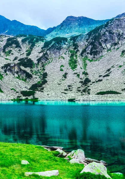 Amazing Alpine Lake High Mountains Beautiful Fiord Mountain River Hiking — Stock Photo, Image