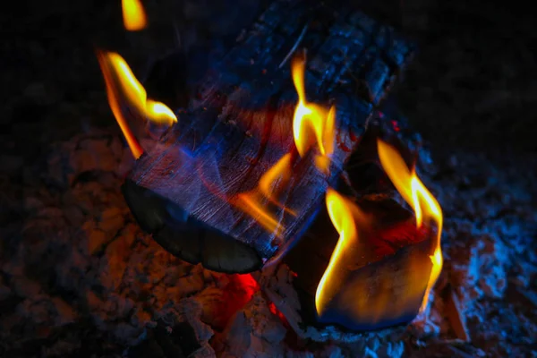 Jasný Barevný Plamen Hořící Dřevo Krbu Palivové Dříví Cihly Ohně — Stock fotografie