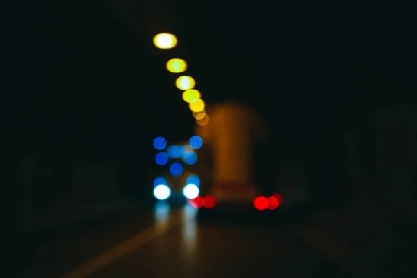Luces Desenfocadas Autocamiones Borrosas Túnel Carretera Luces Colores Nocturnos Brillan — Foto de Stock