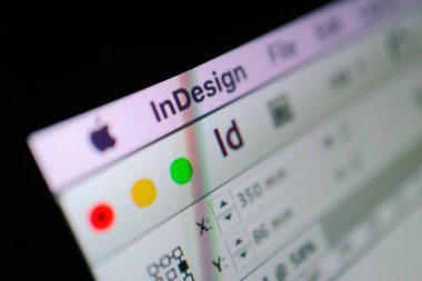 Yunanistan, Kavala - 15 Ocak 2018: Adobe InDesign uygulama bir ekranda MacBook, yakın çekim.