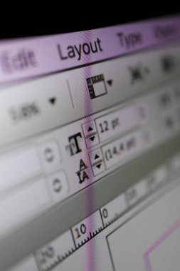 Yunanistan, Kavala - 15 Ocak 2018: Adobe InDesign uygulama bir ekranda MacBook, yakın çekim.