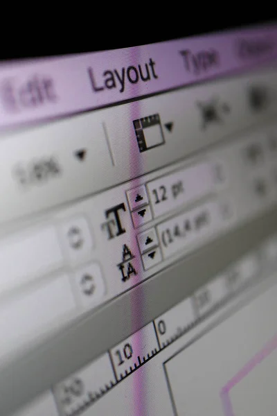 Yunanistan, Kavala - 15 Ocak 2018: Adobe InDesign uygulama bir ekranda MacBook, yakın çekim.