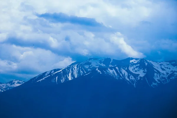 Hermosas Montañas Hielo Alpino Picos Con Nieve Hora Verano Fondo — Foto de Stock