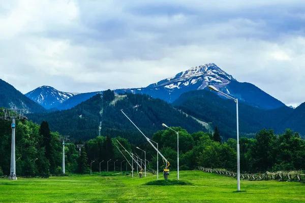 Ski Snowboard Resort Bulgarije Bansko Bergen Met Sneeuw Piek Zomer — Stockfoto