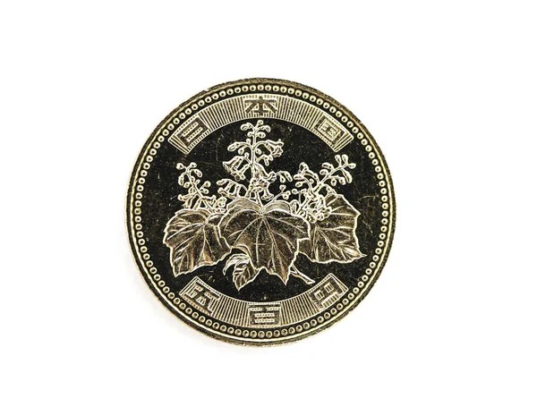 日本的钱 金属硬币在白色背景 500日元 宏观视图 日本的金融 银行和商业概念 — 图库照片