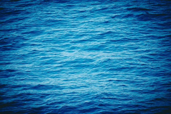 Fundo Água Mar Oceano Azul Ondas Calmas Fundo Superfície — Fotografia de Stock