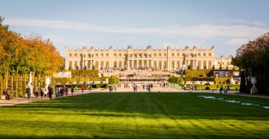 Paris, Fransa - 18 Ekim 2014: Fotoğraf sonbaharda Versailles Sarayı
