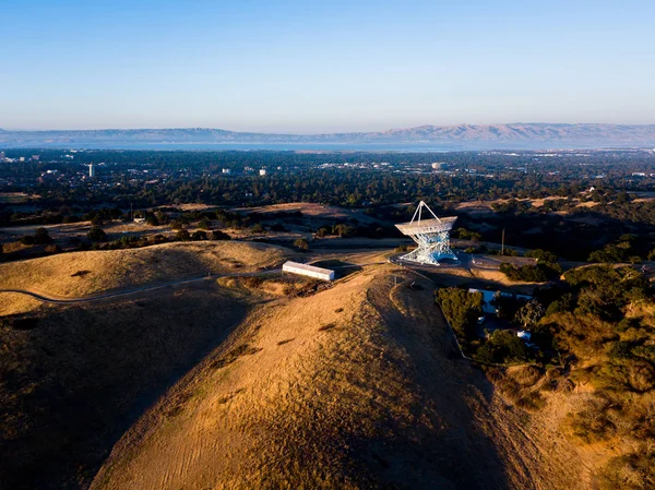 Nézd a Stanford Satellite Dish a levegőből — Stock Fotó