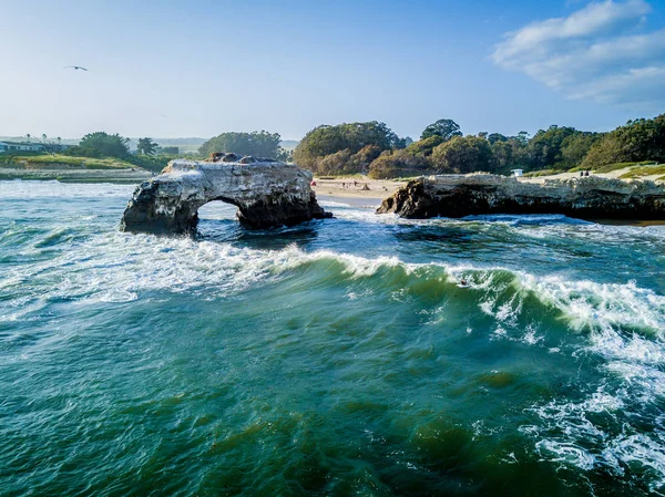 Luchtfoto van de kust rotsen in natuurlijke bruggen State Park — Stockfoto