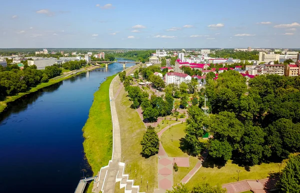 Widok z lotu ptaka rzeki Dźwiny w Vitebsk, Białoruś — Zdjęcie stockowe