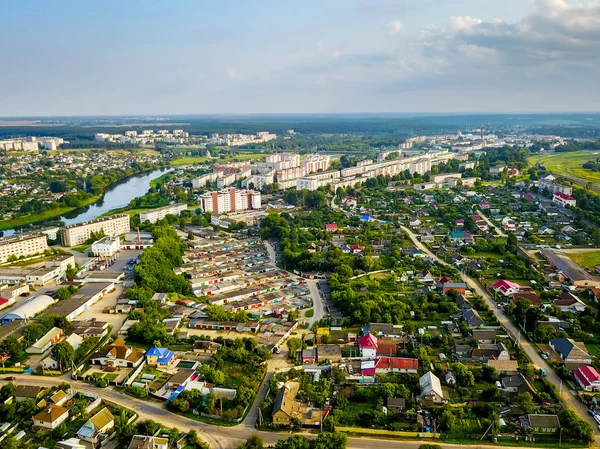 Пташиного польоту Сіті горизонт під Оршею Білорусі — стокове фото