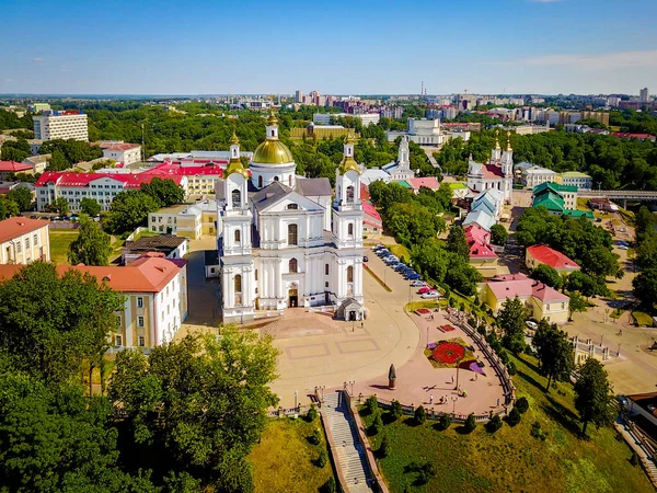 Пташиного польоту собор Успіння Вітебськ, Білорусь — стокове фото