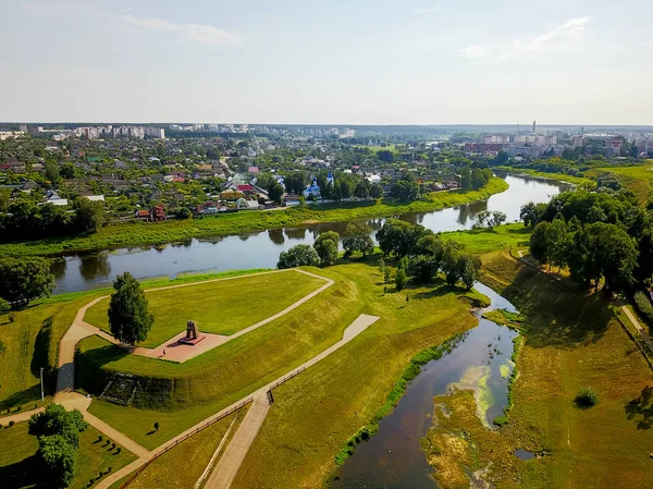 Vista aérea de hillfort em confluência de Dnieper e Orshitsa em Orsha Bielorrússia — Fotografia de Stock