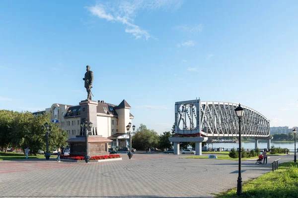 Скульптура імператора Олександра ІІІ на березі річки оф в Novosibi — стокове фото