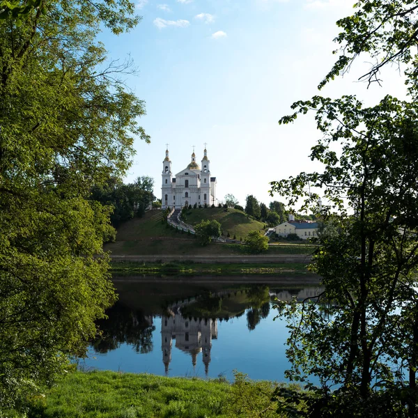 Καθεδρικός Ναός της Κοιμήσεως της Θεοτόκου στη Λευκορωσία Βιτσέμπσκ — Φωτογραφία Αρχείου