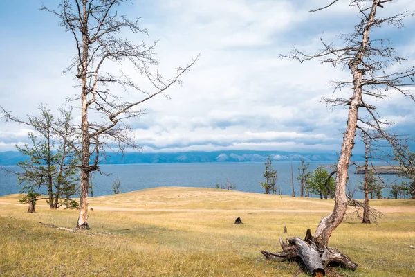 Γραφική θέα στις ακτές της λίμνης Baikal — Φωτογραφία Αρχείου