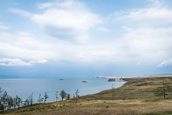 Γραφική θέα στις ακτές της λίμνης Baikal — Φωτογραφία Αρχείου