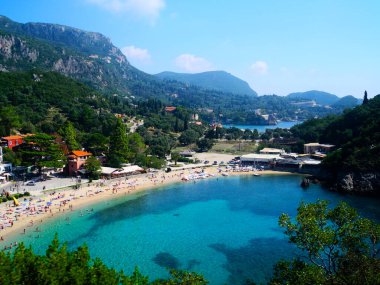 Yunan tatil beldesi palaiokastritsa plajı, Kerkyra, Corfu, Akdeniz, Yunanistan. 