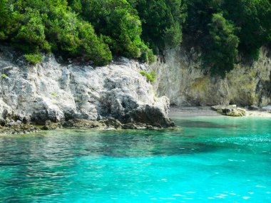 Yunanistan 'da Akdeniz' in vahşi plajı                    