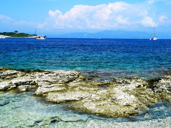 Yunan Kayalık Kıyısı Yon Denizi Turkuaz Yunanistan — Stok fotoğraf