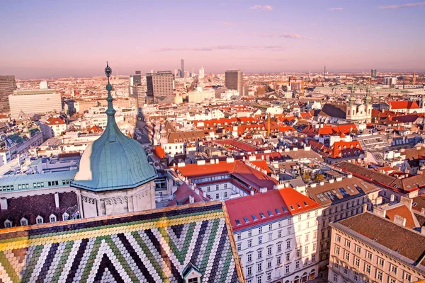 Vista Aérea Catedral Santo Estêvão Telhado Azulejos Torre Paisagem Colorida — Fotografia de Stock