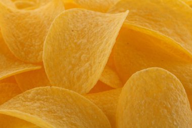 Patates cipsi. Close. Yan görünüm.