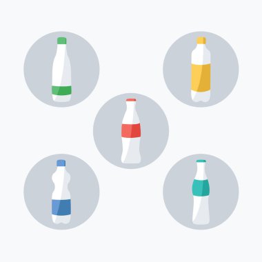 Basit yalıtılmış modern farklı tatlar düz tasarım biçimi & boş renkli etiket. Yuvarlak yuvarlak düğmeli cam & plastik şişe. soda, maden suyu ve kola vektör karikatürü.
