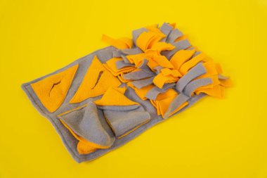 Yumuşak yıkanabilir tekstil eğitim paspası evcil hayvanın burun estetiği için. Evcil hayvanlı entelektüel oyunlar.