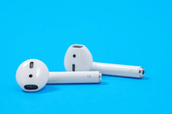 Rostov, Russia - July 06, 2020: Apple AirPods wireless Bluetooth headphones for Apple iPhone. New Apple Earpods Airpods. — Stock Photo, Image