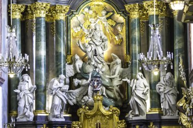 Jasna Gora.Order of Pauline.Interior of the basilica üzerinde bir Katolik manastırı. Merkez nef. Heykel süslemeleri ve dekorasyonu. Czestochowa, Polonya.