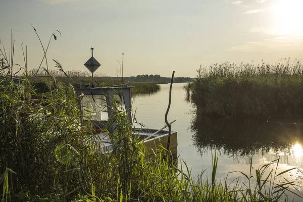 Manhã Cedo Baía Vistula Barco Pesca Ancorado Pequeno Pier Reeds — Fotografia de Stock