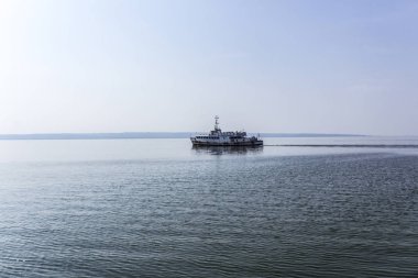 Vistula Bay sıcak bir yaz günü olduğunu. Bir turneye denize yelken gezisi gemi. Site hakkında seyahat, Balık tutma, Doğa, deniz, yatlar .