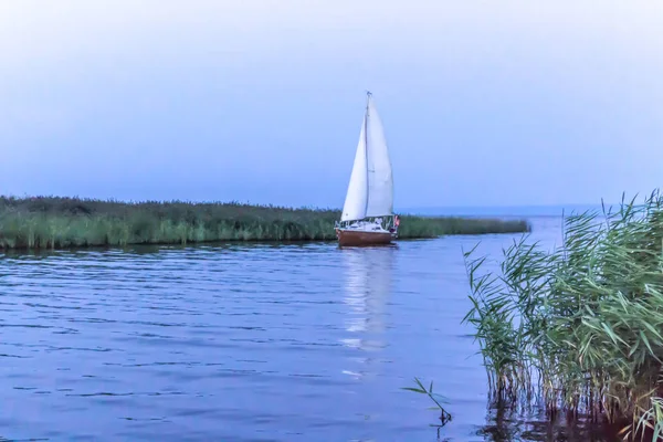 Vistule Bay Est Une Chaude Journée Été Voilier Pénètre Dans — Photo