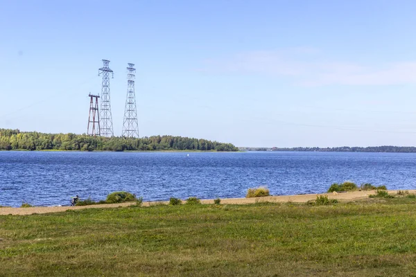 Rio Volga Perto Konakovo Transmissão Energia Elétrica Acima Rio Central — Fotografia de Stock