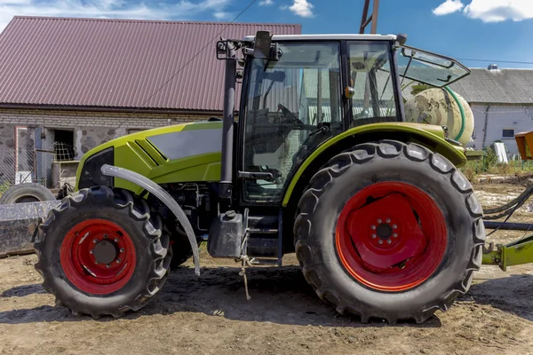 Side View Powerful Tractor Various Agricultural Works Necessary Equipment Dairy — Stock Photo, Image