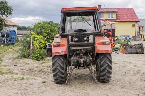 Antiguo Tractor Para Trabajos Campo Donde Cultiva Maíz Hierba Para —  Fotos de Stock