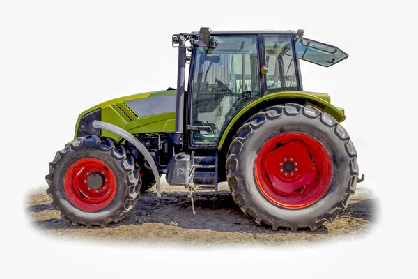 な農業仕事のための強力なトラクターです 農業機械の側からの写真 酪農場に必要な機器 孤立した画像 — ストック写真