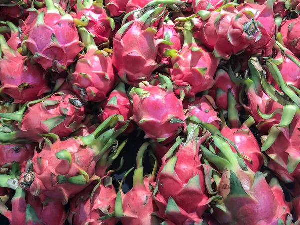 Kleurrijke overvloed van dragon fruit pitahaya 's Stockfoto
