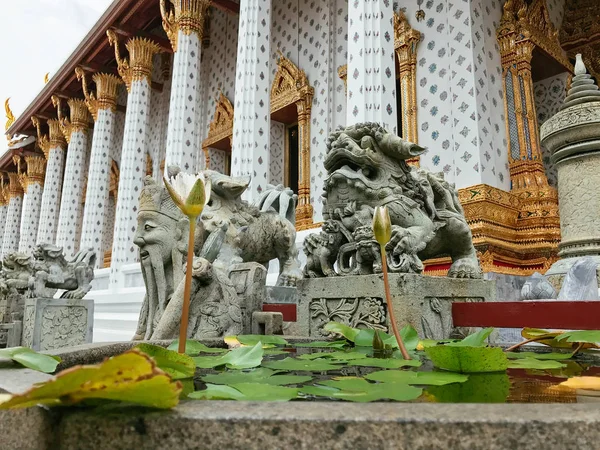 Красиву буддійський храм в місті Бангкок Стокове Фото