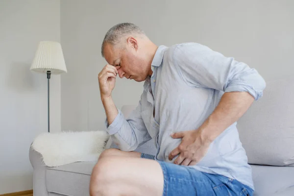 Maschio Disturbato Che Dolore Allo Stomaco Uomo Affari Che Tiene — Foto Stock