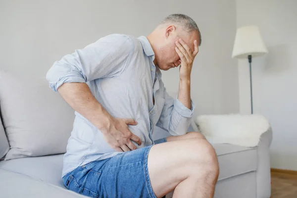 Homem Estômago Sofrendo Dor Estômago Gastroenterologista Conceito Com Saúde Medicina — Fotografia de Stock