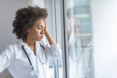 Yorgun kadın doktora pencere daimi vurguladı