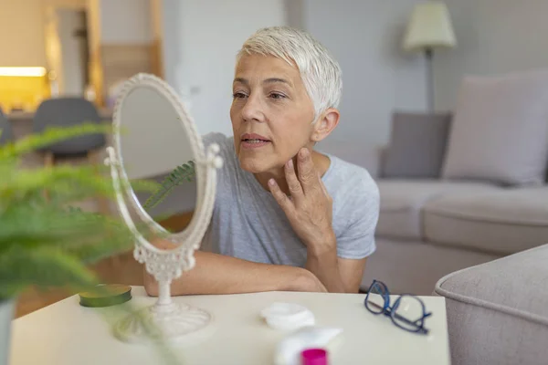 Woman Looking Mirror Mature Woman Applying Wrinkles Face Cream Home — Stock Photo, Image