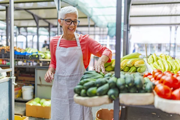 Greengrocer Selling Organic Fresh Agricultural Product Farmer Market Female Stall — Stock Photo, Image