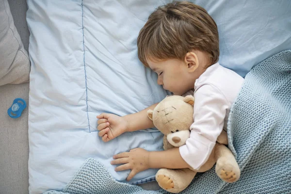 Portrét Roztomilou Spícího Chlapce Spící Dítě Šťastné Bezstarostně Koncept Domu — Stock fotografie