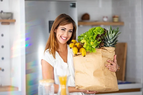 야채가 야채로 가방을 여성의 건강에 — 스톡 사진