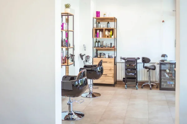 Chaises Miroirs Noirs Vides Dans Salon Coiffure Intérieur Salon Coiffure — Photo