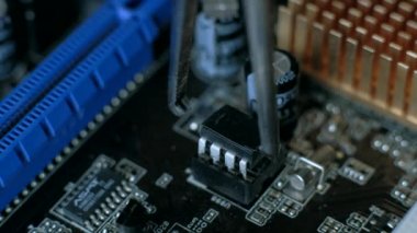 Elektronik cihazların, kalay lehimleme parçalarının onarımı
